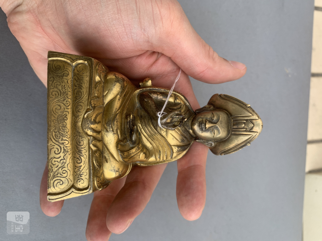 A parcel-gilt bronze figure of lama - 图6